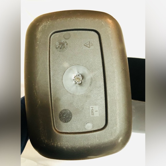 Black Plastic Trash Cans Good as New Measurements in Pictures - Picture 4 of 6